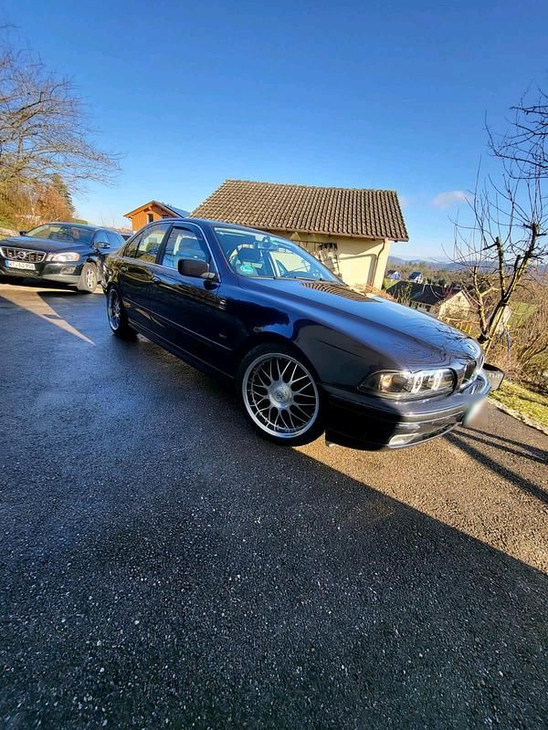 Gebraucht BMW 523 170 PS (125 kW) 1997 Violet Limousine