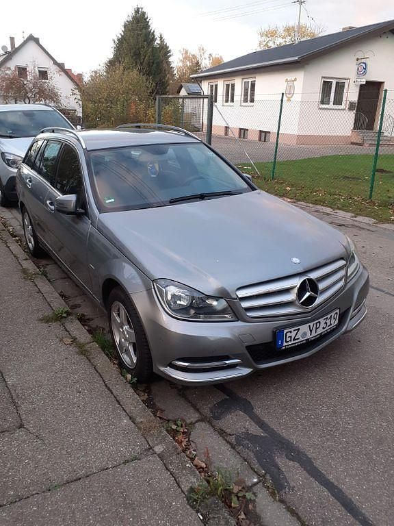 Grau Gebraucht 2012 Mercedes C200 Avantgarde Limousine | 7.400 € (Fairer Preis) - Bild 1/4