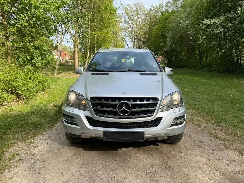 Gebraucht Mercedes ML300 Edition 204 PS (150 kW) 2011 Silber SUV