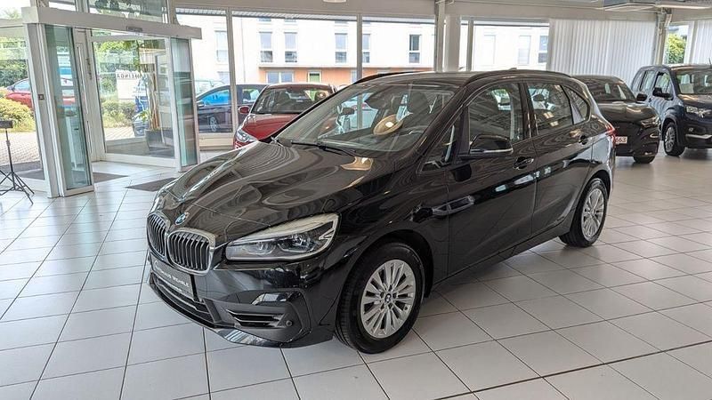 Schwarz Gebraucht 2019 BMW 218 Advantage Kombi | 16.990 € (Fairer Preis) - Bild 1/4
