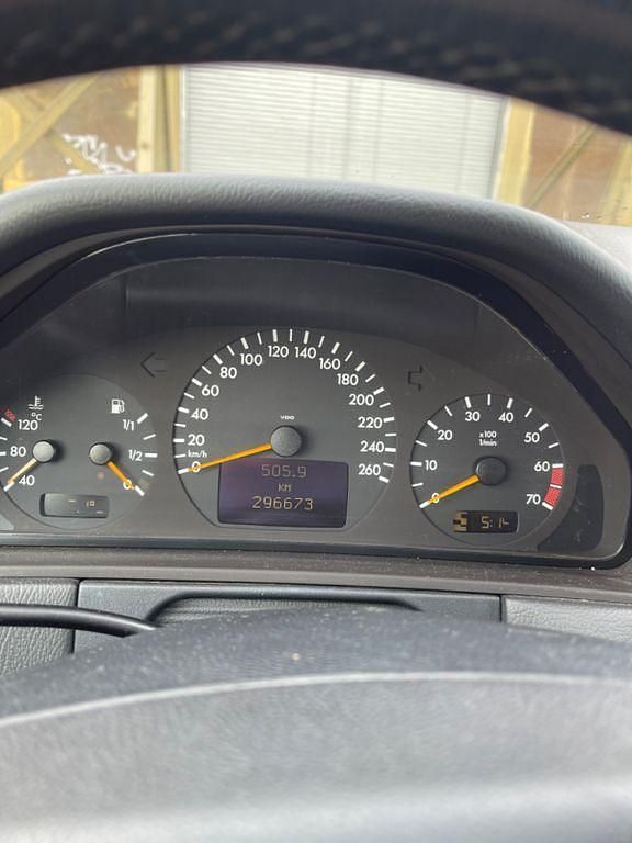 Gebraucht Mercedes E200 Classic 163 PS (119 kW) 2001 Schwarz Limousine