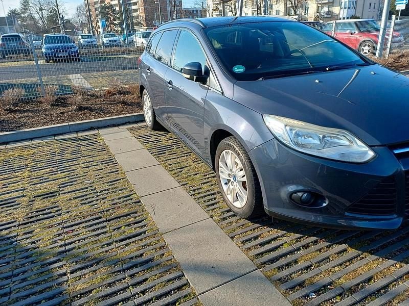 Gebraucht Ford Focus 105 PS (77 kW) 2011 Blau Kombi