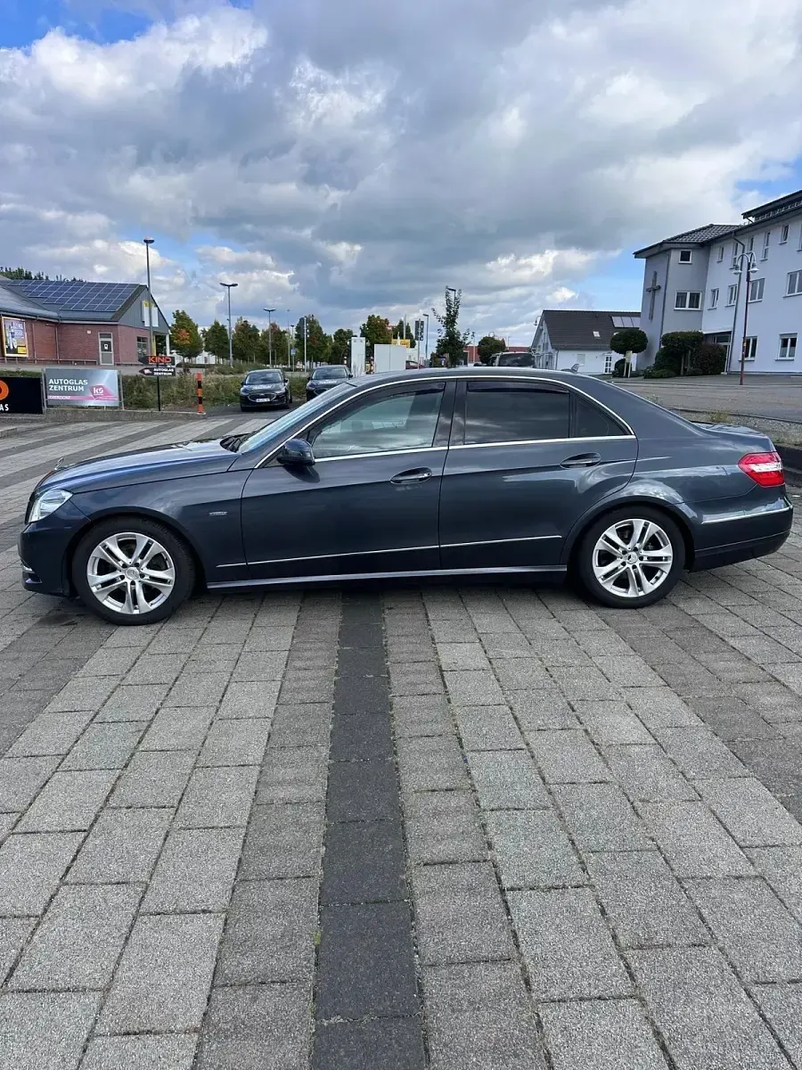 Second-hand Mercedes E200 Avantgarde 184 CP (135 kW) 2011 Gri Berlinǎ