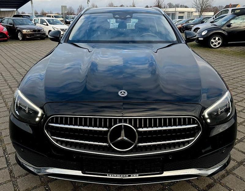 Gebraucht Mercedes E300 194 PS (142 kW) 2021 Ung. schwarz  unilack Kombi