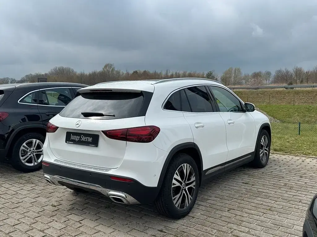 Gebraucht Mercedes GLA220 Progressive 190 PS (139 kW) 2024 Unilack polarweiß SUV