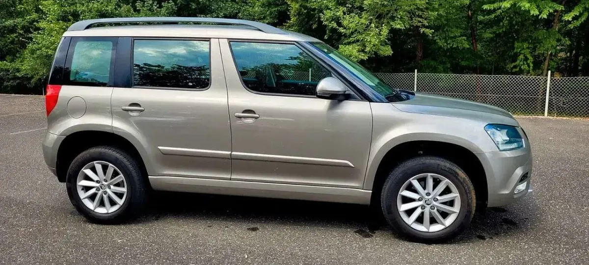 Gebraucht Skoda Yeti Ambition 105 PS (77 kW) 2015 Bezova capuccino/capuccino bei SUV