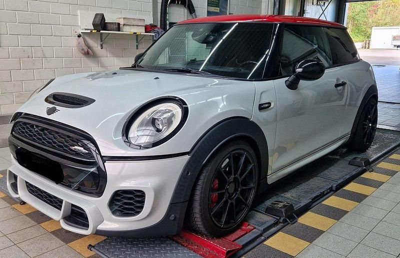 Silber Gebraucht 2016 Mini John Cooper Works Kleinwagen | 17.500 € (Etwas zu teuer) - Bild 1/4