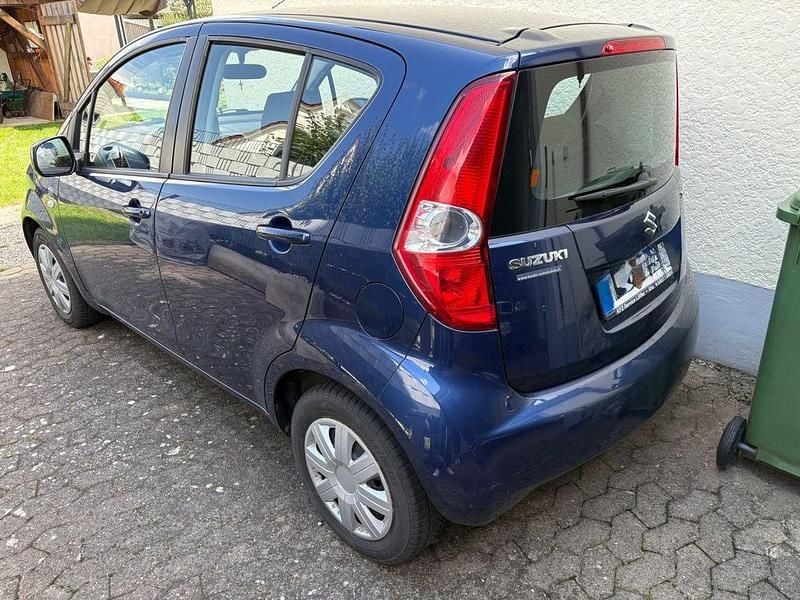Blau Gebraucht 2009 Suzuki Splash Club Kleinwagen | 4.390 € (Etwas zu teuer) - Bild 1/4