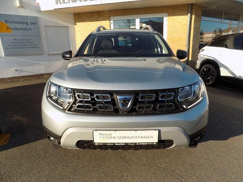 Gebraucht Dacia Duster Celebration 131 PS (96 kW) 2021 Grau SUV