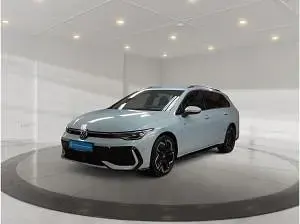 Gebraucht VW Golf VIII R-line 150 PS (110 kW) 2024 Crystal ice blue metallic Kombi