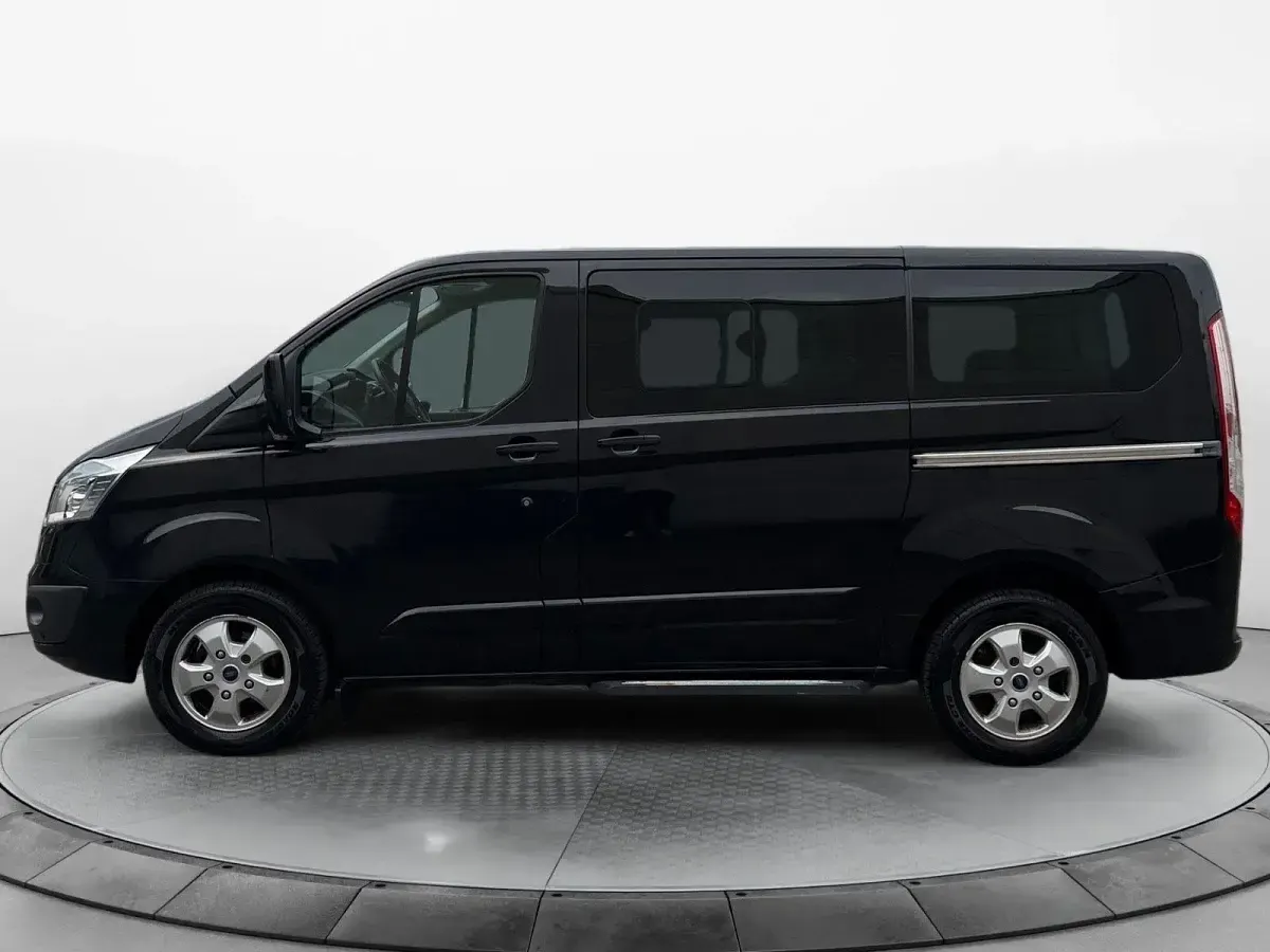 Gebraucht Ford Tourneo Titanium 125 PS (91 kW) 2016 Schwarz Van / Kleinbus