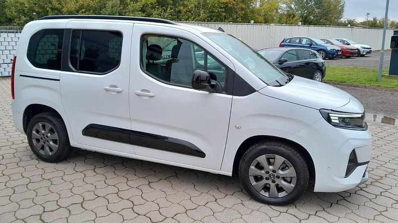 Gebraucht Opel Combo Life 131 PS (96 kW) 2024 Weiß Van / Kleinbus