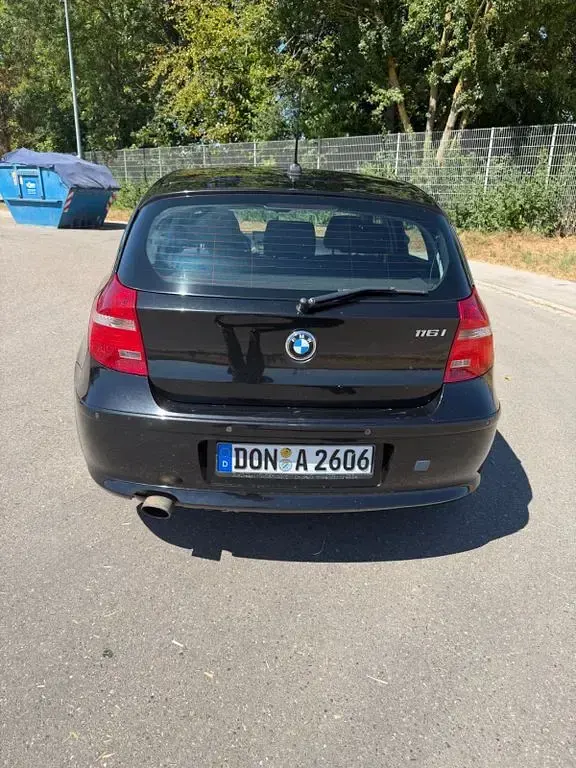 Gebraucht BMW 116 122 PS (89 kW) 2007 Schwarz Kleinwagen