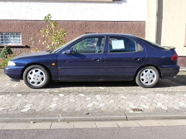 Gebraucht Ford Mondeo Ghia 116 PS (85 kW) 1995 Blau metallic Limousine