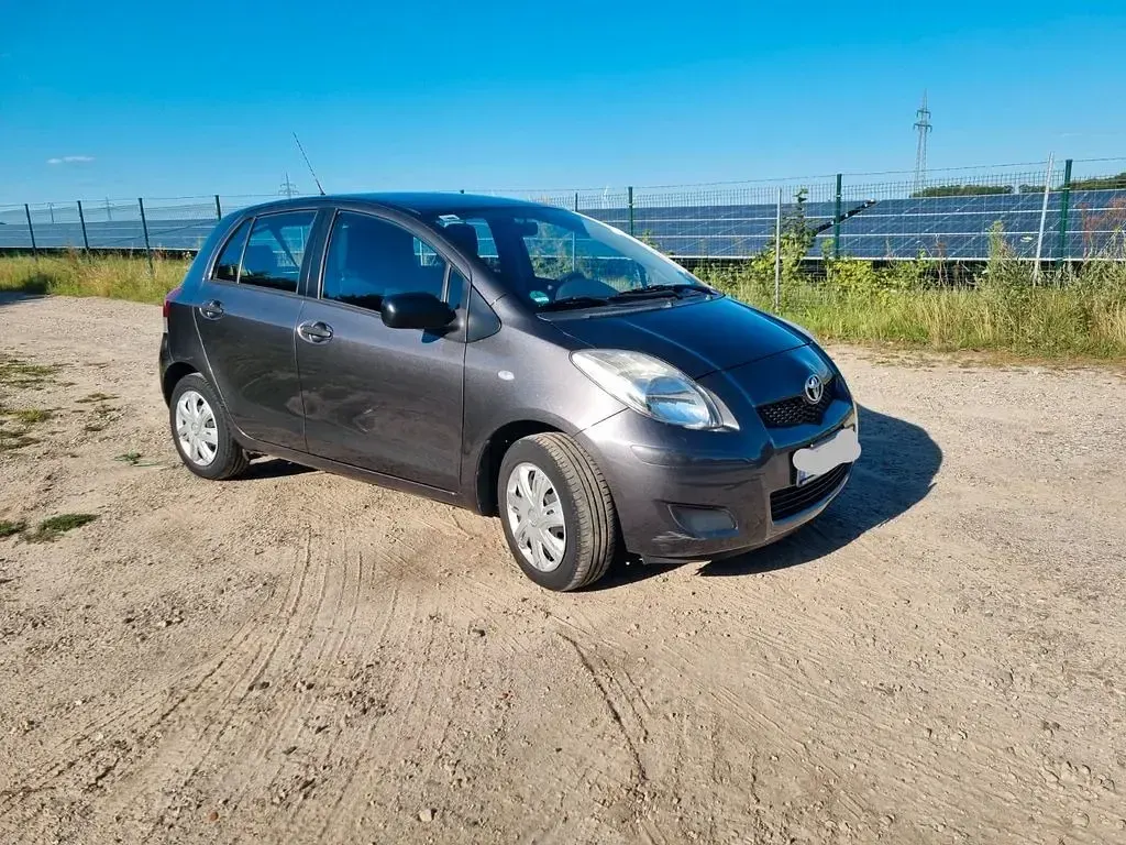 Gebraucht Toyota Yaris 69 PS (50 kW) 2010 Grau Kleinwagen