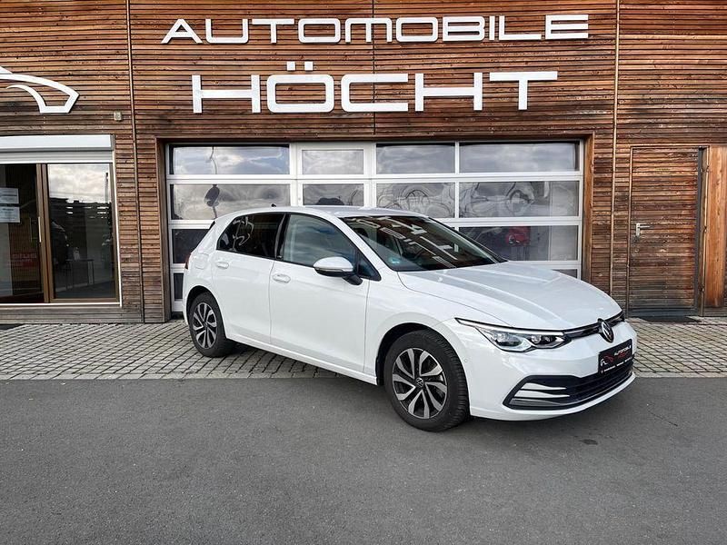 Gebraucht VW Golf VIII Active 150 PS (110 kW) 2023 Weiss Limousine
