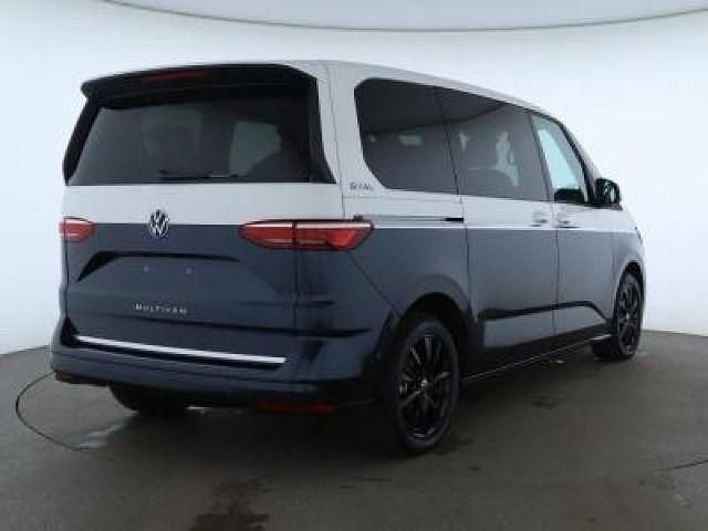 Gebraucht VW Multivan Life 150 PS (110 kW) 2025 Candyweiß/ starlight blue met Van