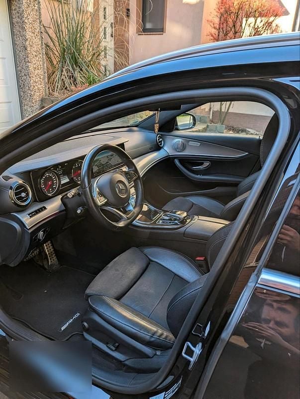 Gebraucht Mercedes E250 AMG line 211 PS (155 kW) 2017 Schwarz Kombi
