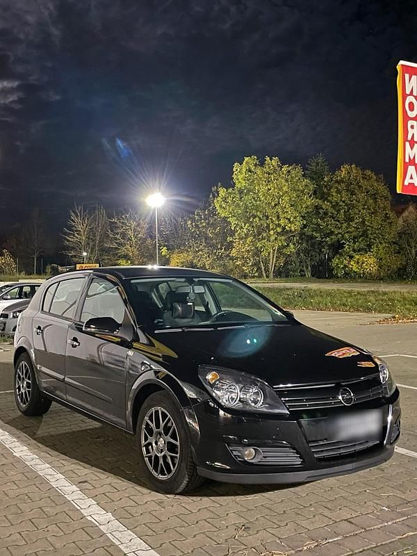 Schwarz Gebraucht 2005 Opel Astra Coupé | 1.750 € (Fairer Preis) - Bild 1/3