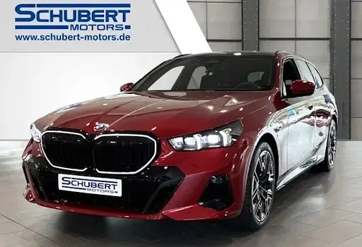 Neu BMW 520 M Sport 197 PS (144 kW) 2026 Rot Kombi