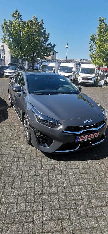 Grau Gebraucht 2023 Kia ProCeed GT GT-Line Kleinwagen | 26.200 € - Bild 1/4