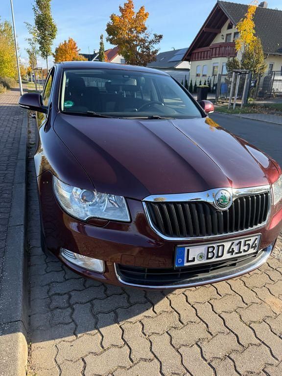 Rot Gebraucht 2010 Skoda Superb Elegance Limousine | 3.700 € (Guter Preis) - Bild 1/4