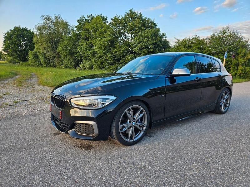 Schwarz Gebraucht 2016 BMW M135 Performance Kleinwagen | 22.600 € (Fairer Preis) - Bild 1/4