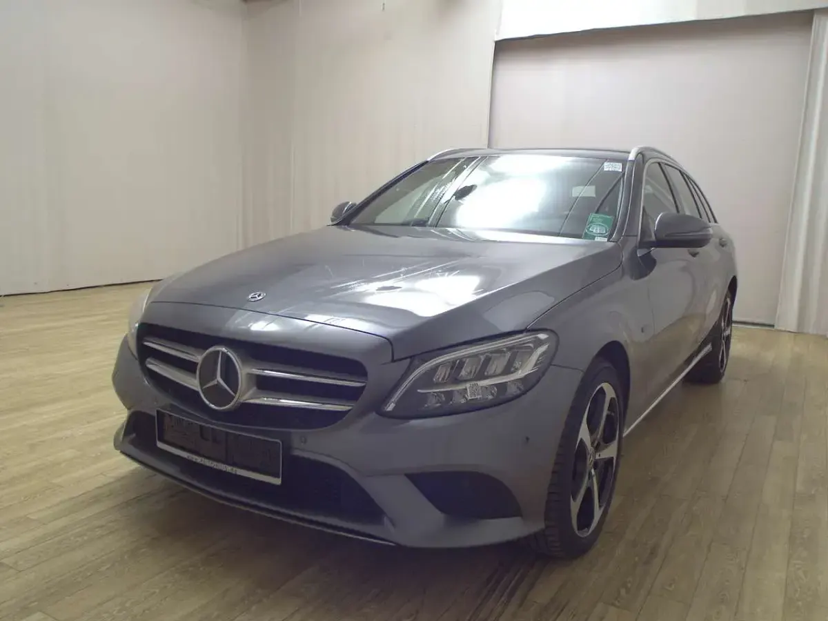 Gebraucht Mercedes C300e Avantgarde 306 PS (225 kW) 2020 Grau Limousine