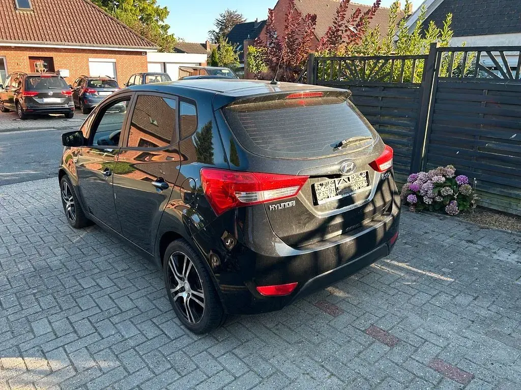 Gebraucht Hyundai ix20 Classic 90 PS (66 kW) 2013 Schwarz Kleinwagen