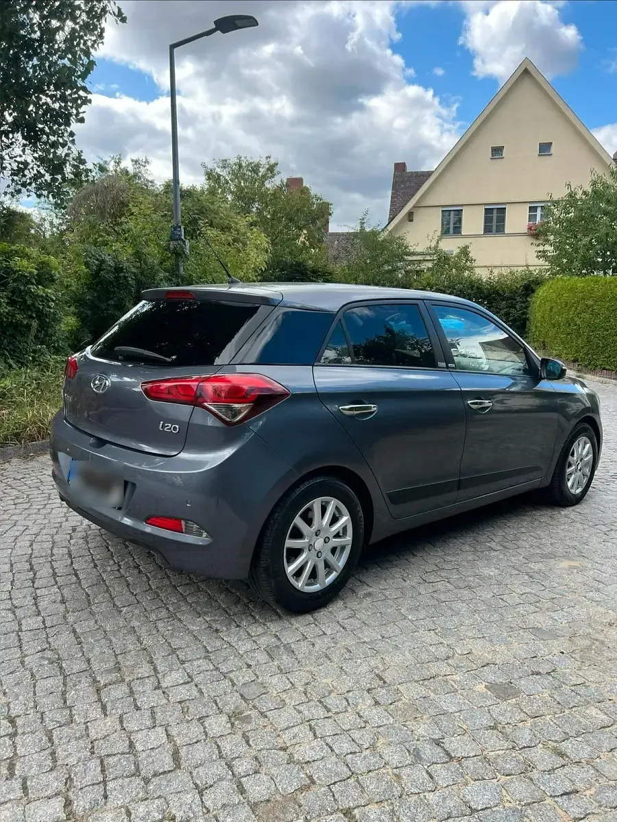 Gebraucht Hyundai i20 101 PS (74 kW) 2015 Limousine