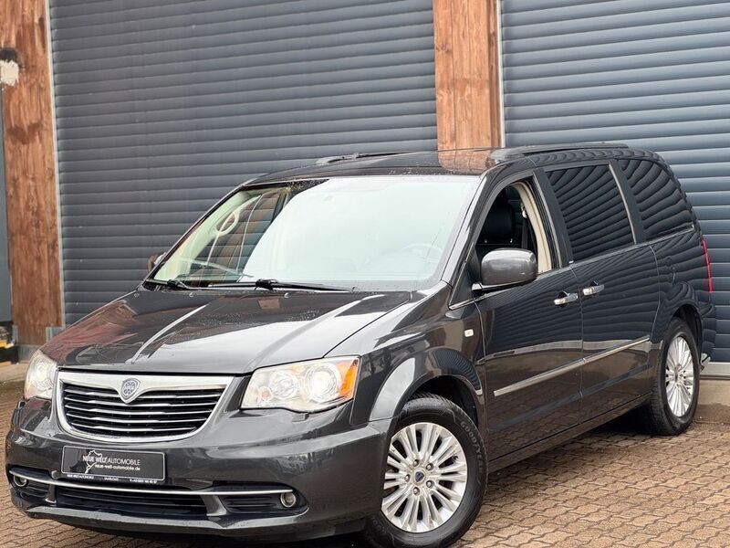Braun Gebraucht 2012 Lancia Voyager Gold Van / Kleinbus | 7.999 € (Etwas zu teuer) - Bild 1/4