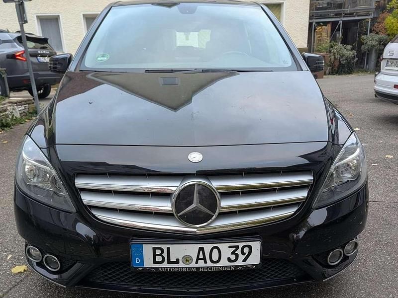 Gebraucht Mercedes B180 122 PS (89 kW) 2012 Van / Kleinbus