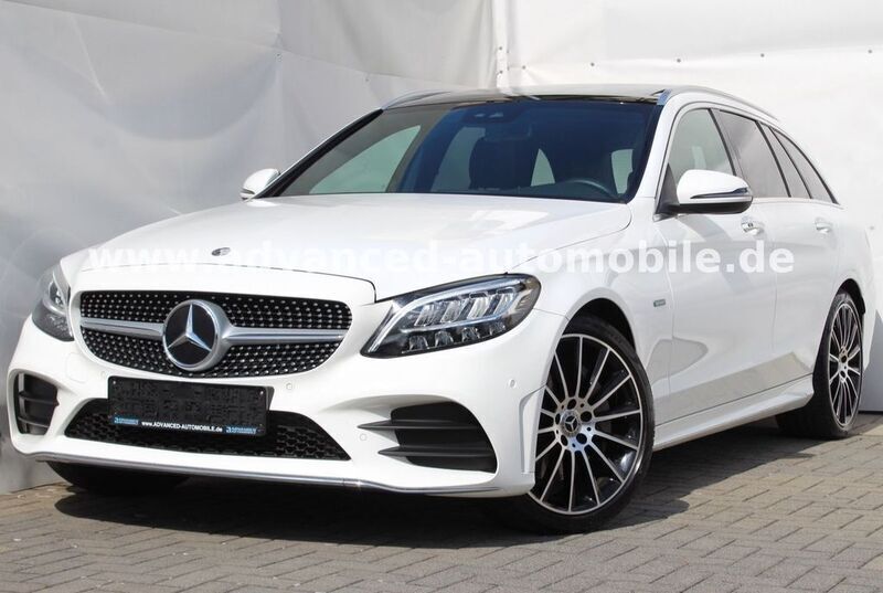 Weiß Gebraucht 2019 Mercedes C300e AMG line Limousine | 35.900 € - Bild 1/4
