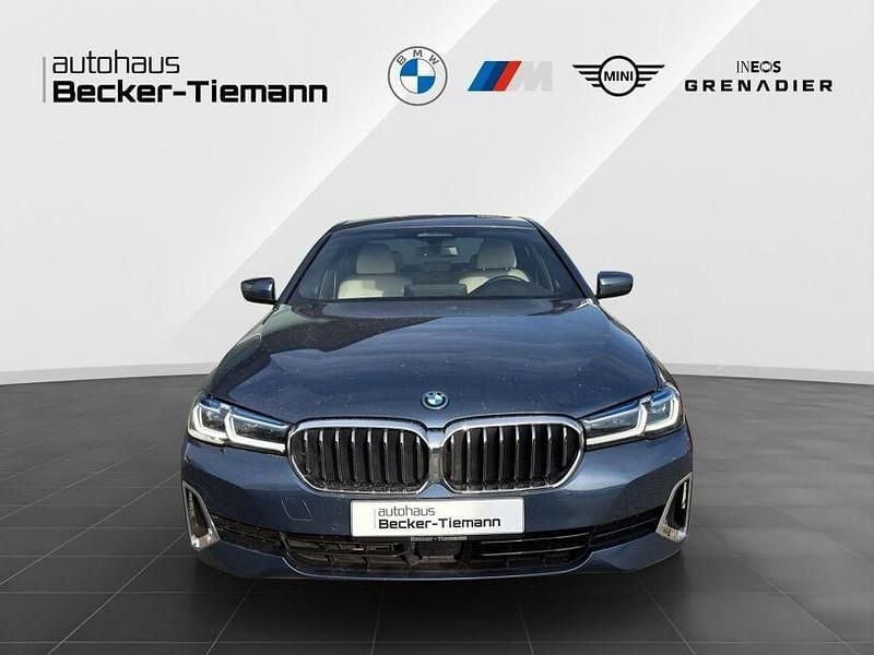 Gebraucht BMW 530e Efficient Dynamics 184 PS (135 kW) 2022 Arctic race blue Limousine