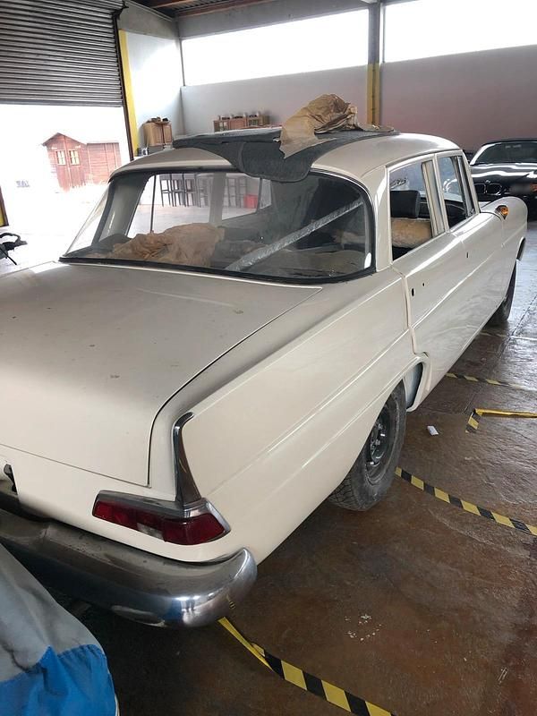 Second-hand Mercedes 190 1962 Bej Berlinǎ