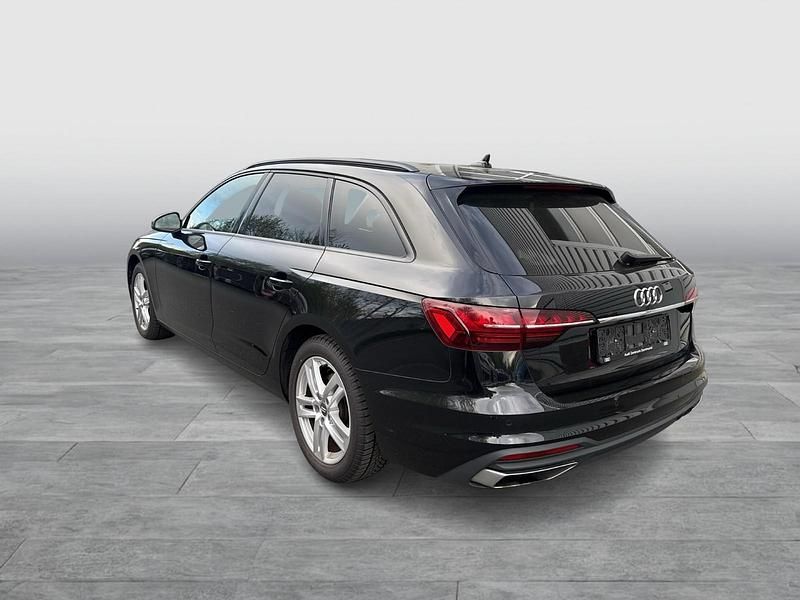 Gebraucht Audi A4 163 PS (119 kW) 2022 Schwarz Kombi
