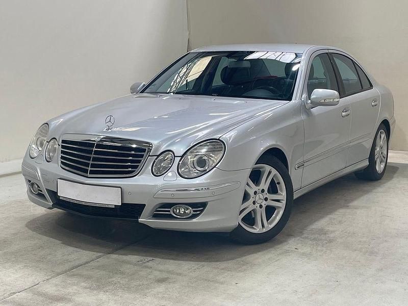 Silber Gebraucht 2007 Mercedes E200 Avantgarde Limousine | 6.790 € (Fairer Preis) - Bild 1/4