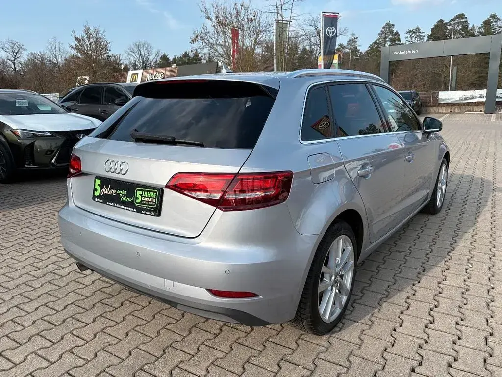 Gebraucht Audi A3 116 PS (85 kW) 2018 Silber Limousine