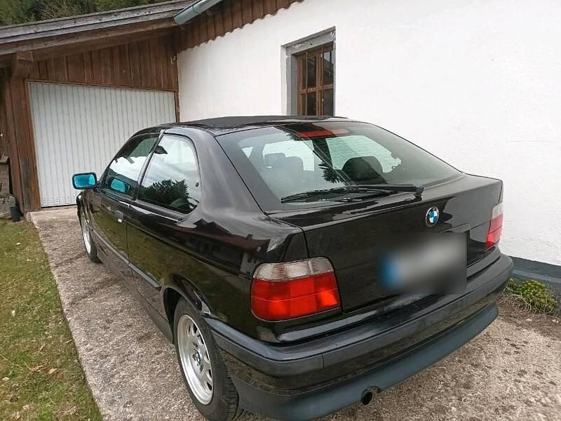 Gebraucht BMW 316 105 PS (77 kW) 1999 Schwarz Limousine