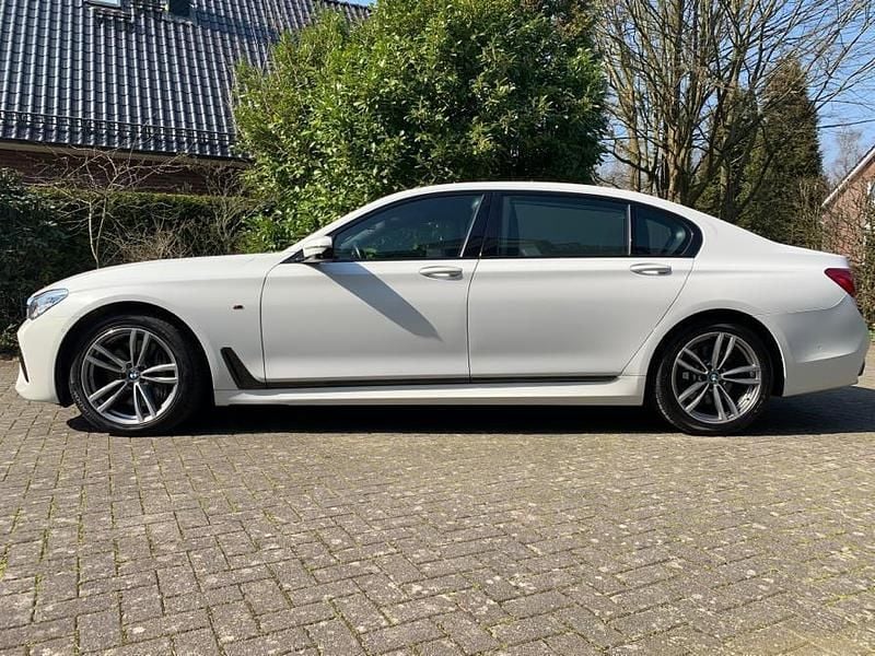 Weiß Gebraucht 2016 BMW 750L M Sport Limousine | 22.500 € (Superpreis) - Bild 1/4