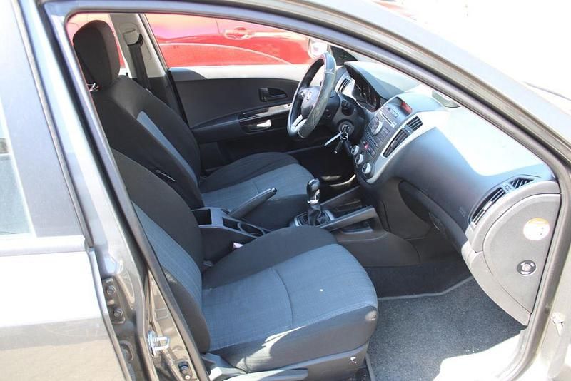 Second-hand Kia Ceed 105 CP (77 kW) 2011 Argintiu Hatchback