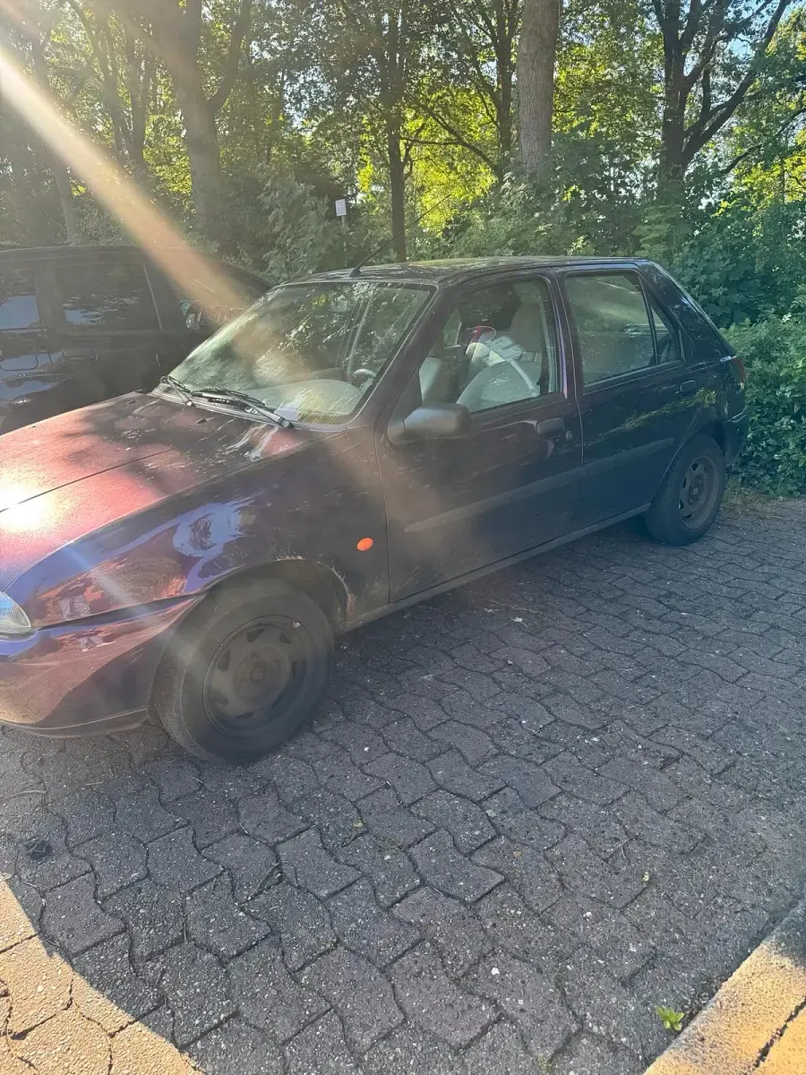 Używany Ford Fiesta 75 KM (55 kW) 1998 Andere farben Hatchback