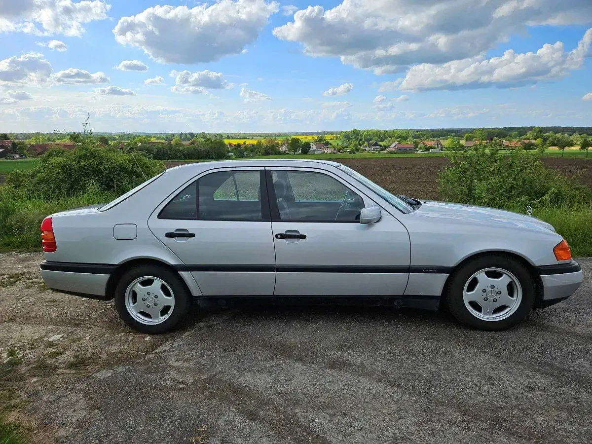Gebraucht Mercedes C180 AMG 122 PS (89 kW) 1993 Silber Limousine