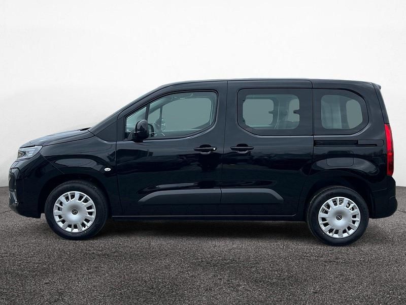 Neu Opel Combo Life 102 PS (75 kW) 2025 Schwarz Limousine