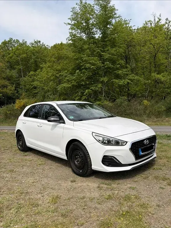 Gebraucht Hyundai i30 Turbo 120 PS (88 kW) 2020 Weiß Limousine