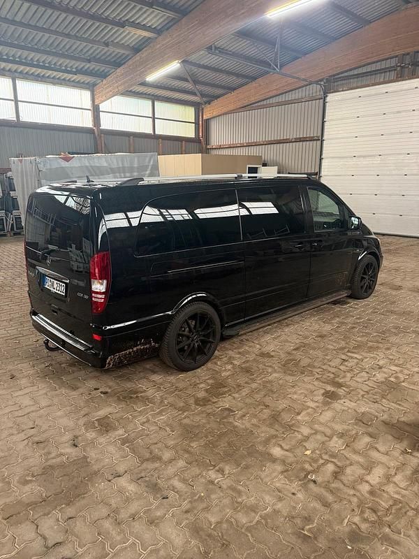 Schwarz Gebraucht 2013 Mercedes Viano Van / Kleinbus | 22.000 € (Teuer) - Bild 1/4