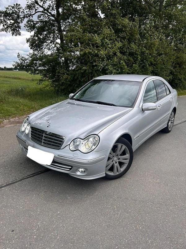 Silber Gebraucht 2006 Mercedes C220 Limousine | 6.500 € - Bild 1/4