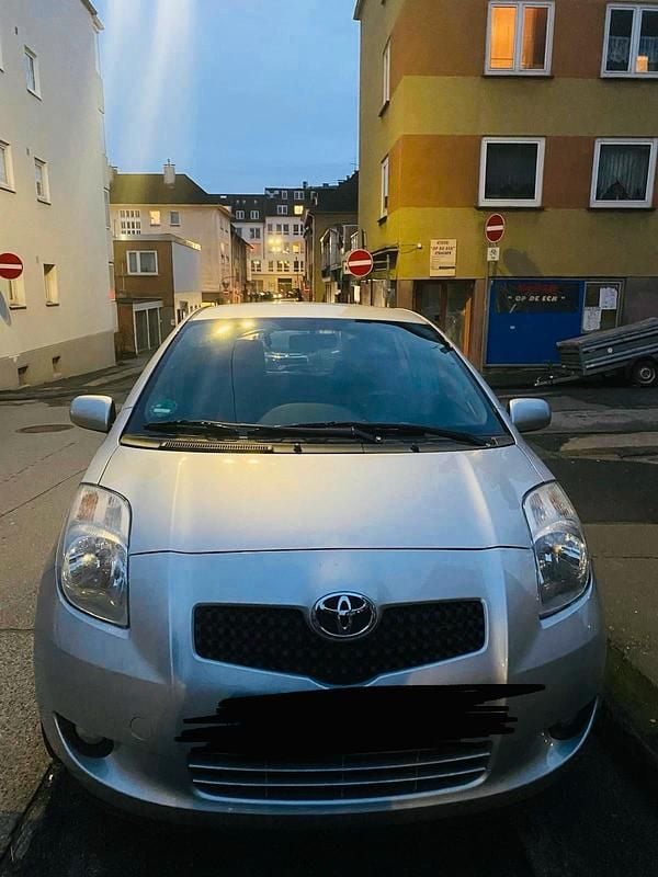 Silber Gebraucht 2008 Toyota Yaris Kleinwagen | 4.300 € (Guter Preis) - Bild 1/4