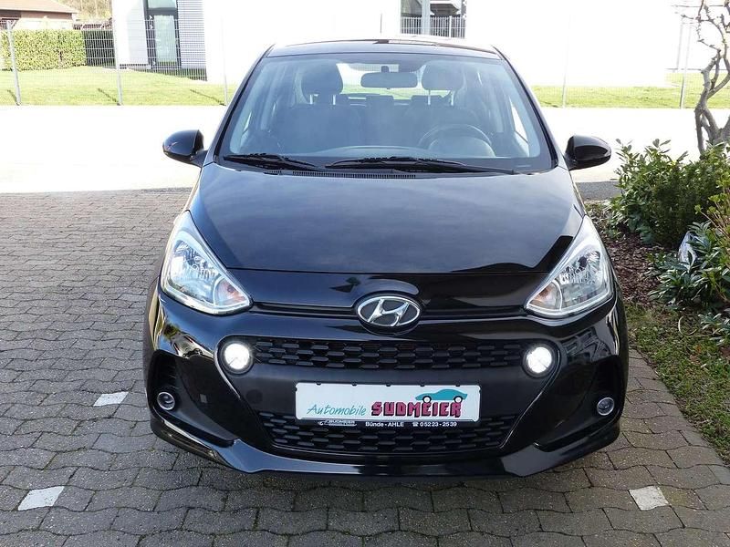 Gebraucht Hyundai i10 67 PS (49 kW) 2017 Phantom black. / mic Kleinwagen