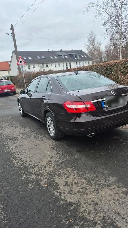 Gebraucht Mercedes E250 204 PS (150 kW) 2009 Braun Limousine
